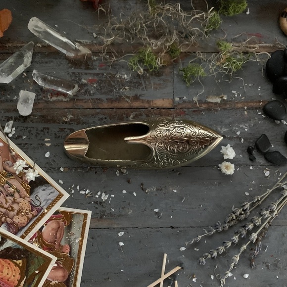 60's MOROCCAN ETCHED TURKISH BRASS SLIPPER TRAY - Picture 10 of 11